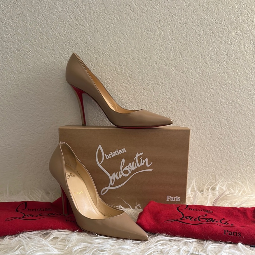 Christian Louboutin Beige Pumps